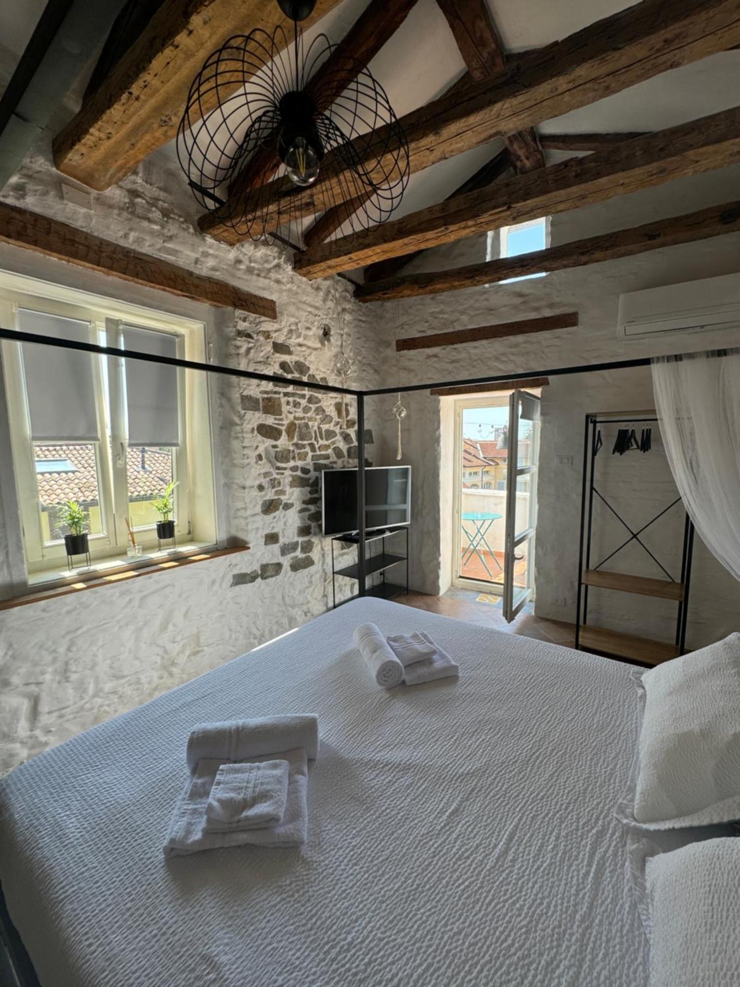 Loving My Rooms 3 - Incantevole Monolocale Nel Centro Storico Gorizia Exterior foto